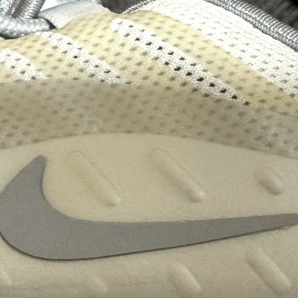 Nike Air Max Axis Running Sneakers Women's 7 - Picture 7 of 8